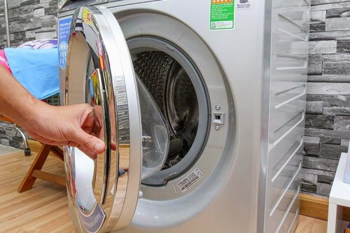 Tại sao máy giặt Electrolux không mở được cửa?
